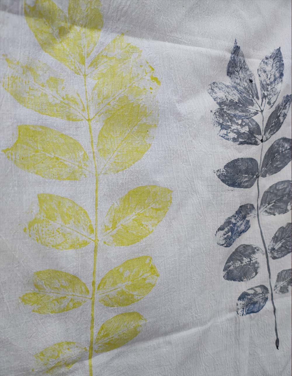 Mono-Leaf-Print-Khadi-Scarf-Close