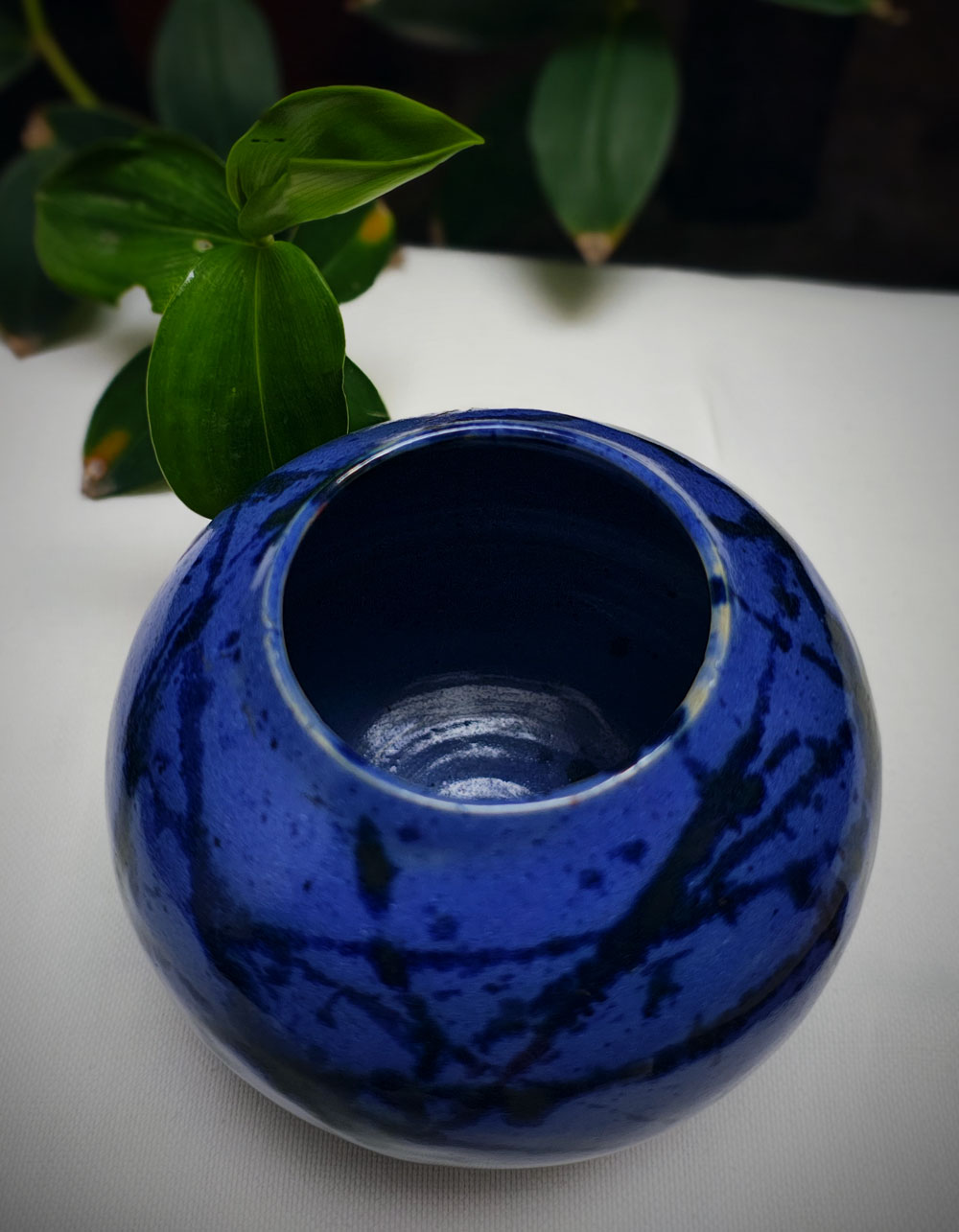Blue_Globe_vase_TOPVIEW