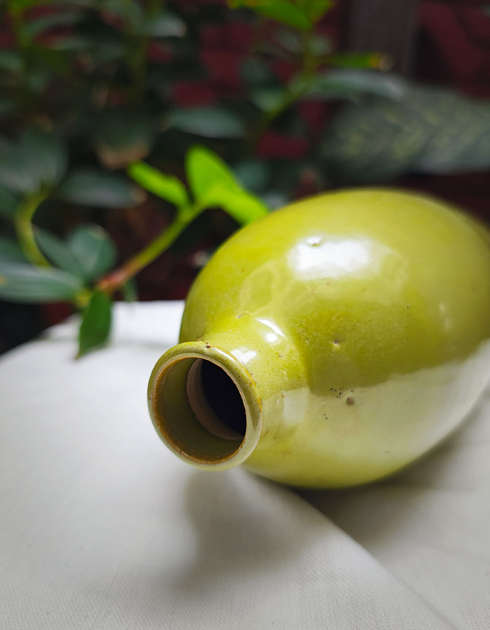 Glossy-green-vase_TOP