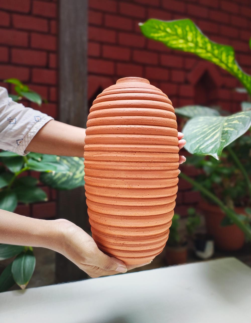 Ribbed-Terracotta-Vase_INHAND
