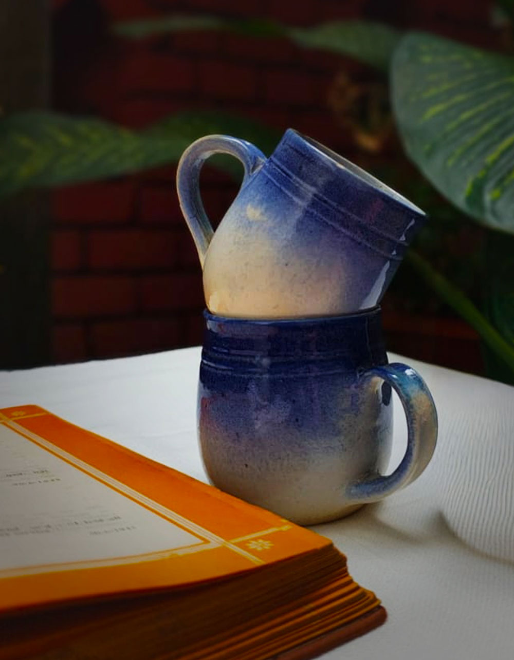 Set-of-2-Blue-Gradient-Handcrafted-Mugs_STYLED