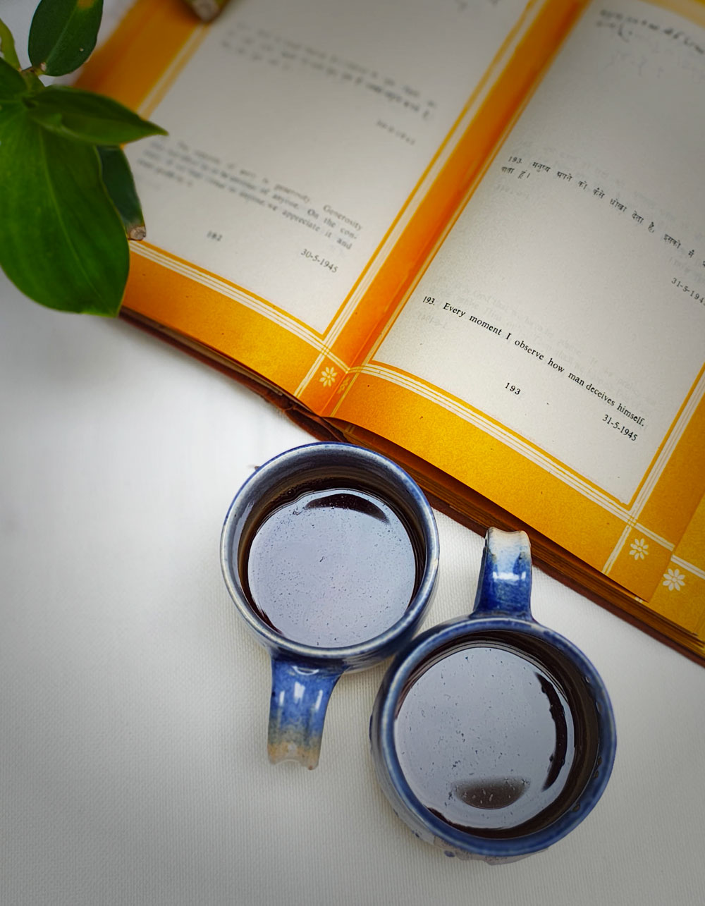 Set-of-2-Blue-Gradient-Handcrafted-Mugs_STYLED_2