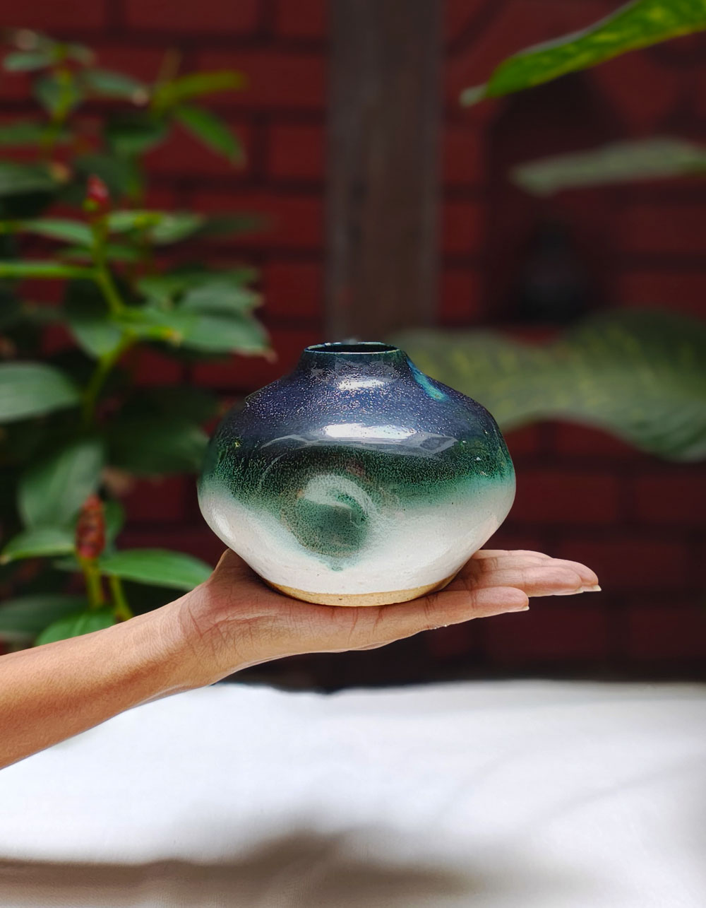 Teal-Fade-Vase_INHAND