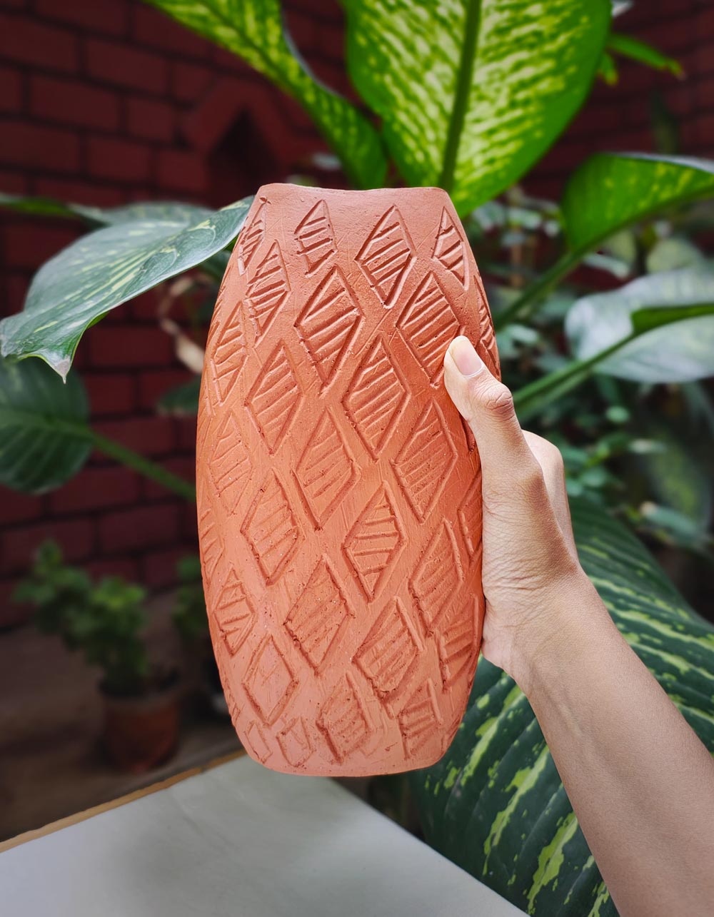Terracotta-Diamond-Vase_INHAND