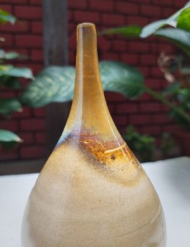 Teardrop ceramic pot
