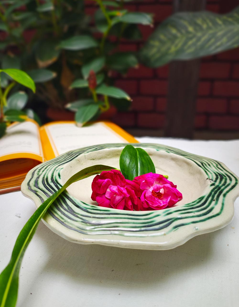 Wavescape-serving-bowl_STYLED